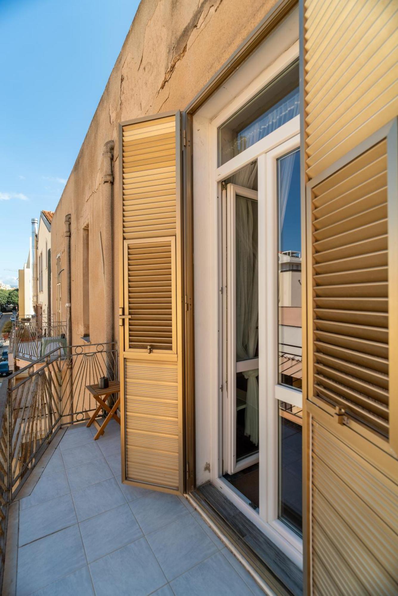 Casa Yvona Apartment อาลเกโร ภายนอก รูปภาพ