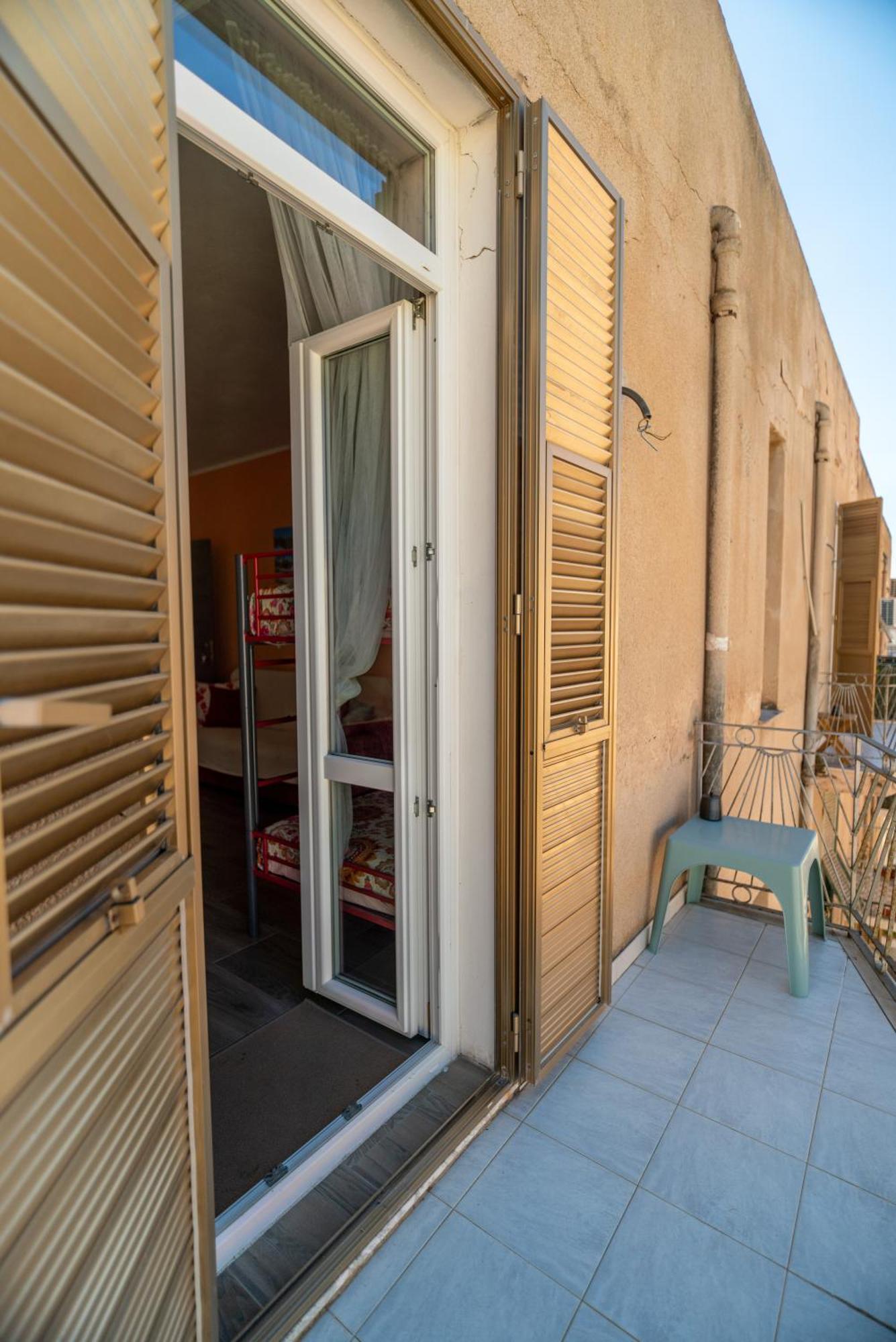Casa Yvona Apartment อาลเกโร ภายนอก รูปภาพ